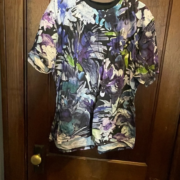 Multi color tee shirt. - Picture 2 of 2